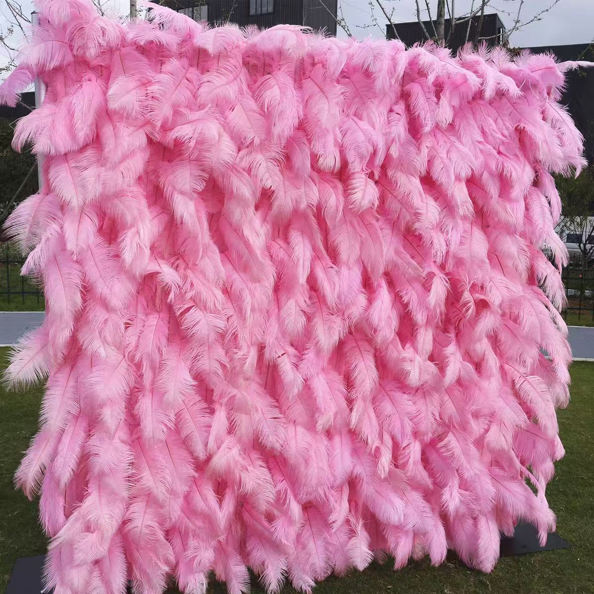 Ostrich Feather Wall Backdrop with Fabric Base, Artificial Flower Wall Panel for Indoor Photo Studio &amp; Wedding Decoration